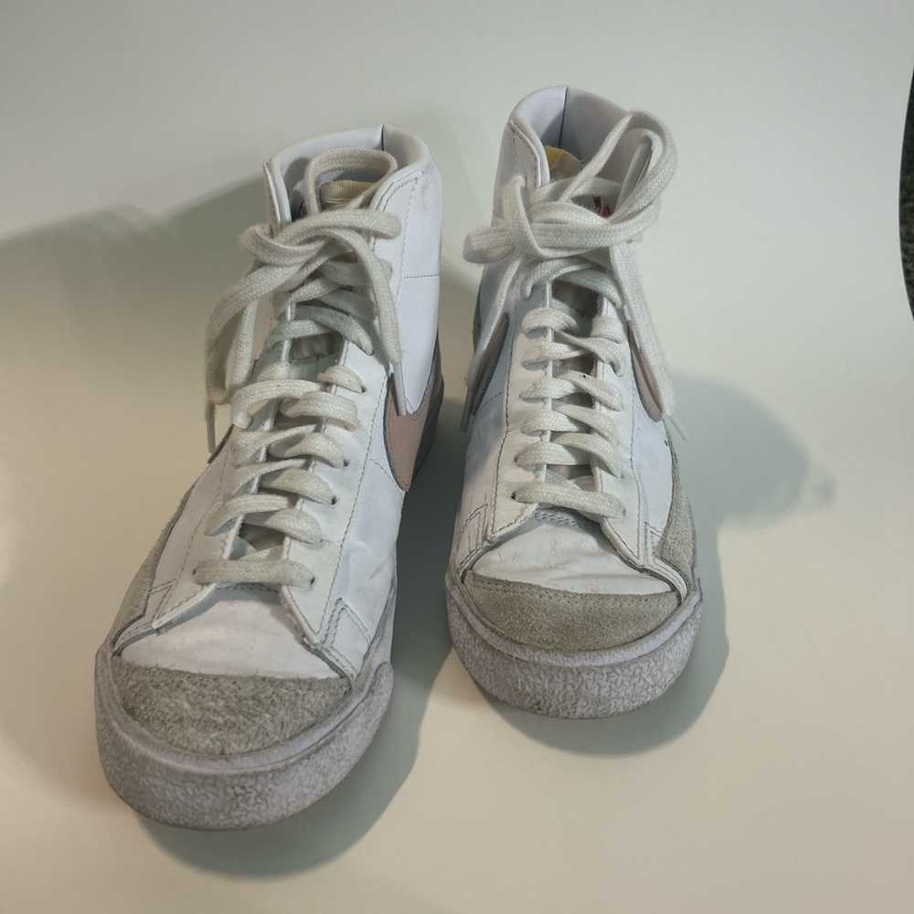 Nike Women's White and Gray Sneakers